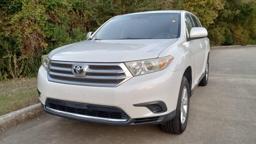 used 2011 Toyota Highlander car, priced at $8,500