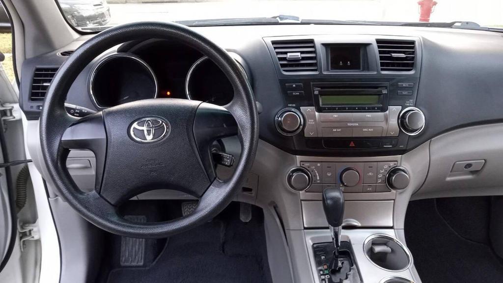 used 2011 Toyota Highlander car, priced at $8,500