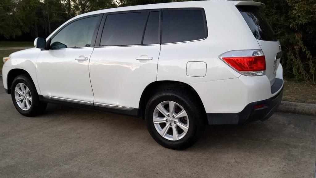used 2011 Toyota Highlander car, priced at $8,500