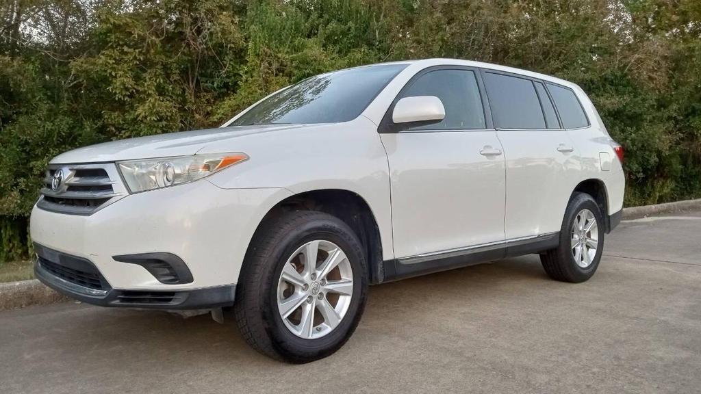 used 2011 Toyota Highlander car, priced at $8,500