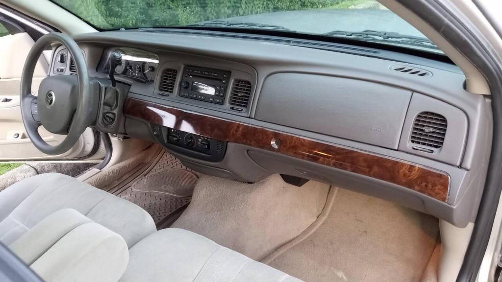 used 2007 Mercury Grand Marquis car, priced at $7,999