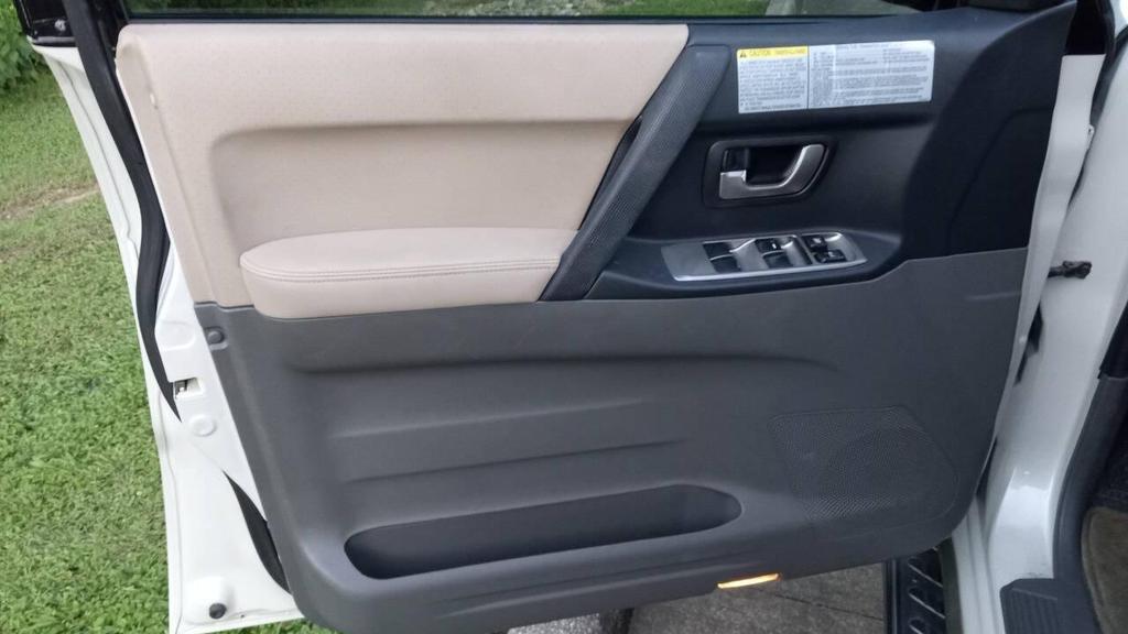 used 2006 Mitsubishi Montero car, priced at $19,999