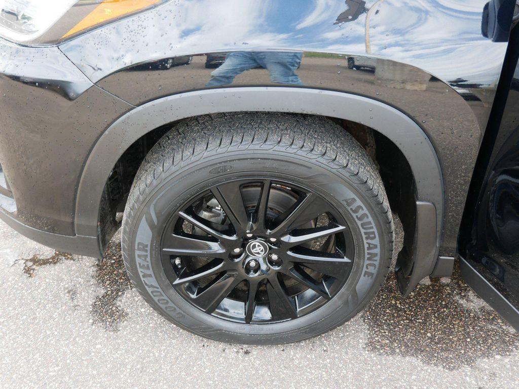 used 2019 Toyota Highlander car, priced at $26,346