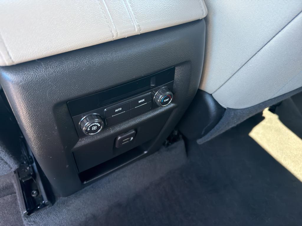 used 2023 Chevrolet Traverse car, priced at $29,988
