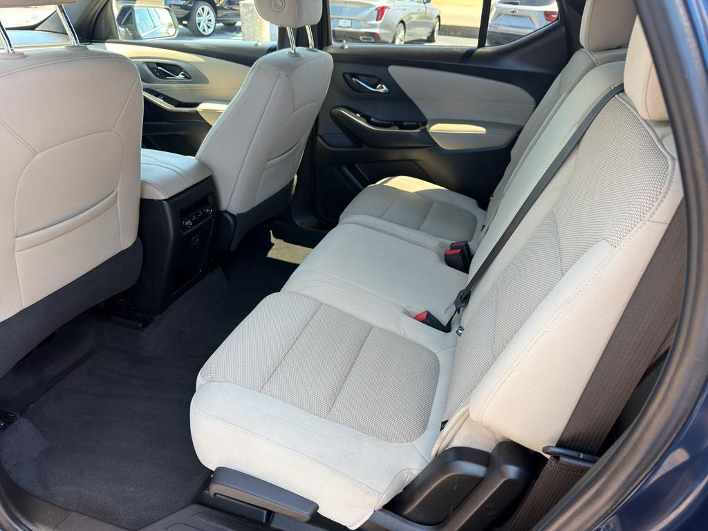used 2023 Chevrolet Traverse car, priced at $29,988