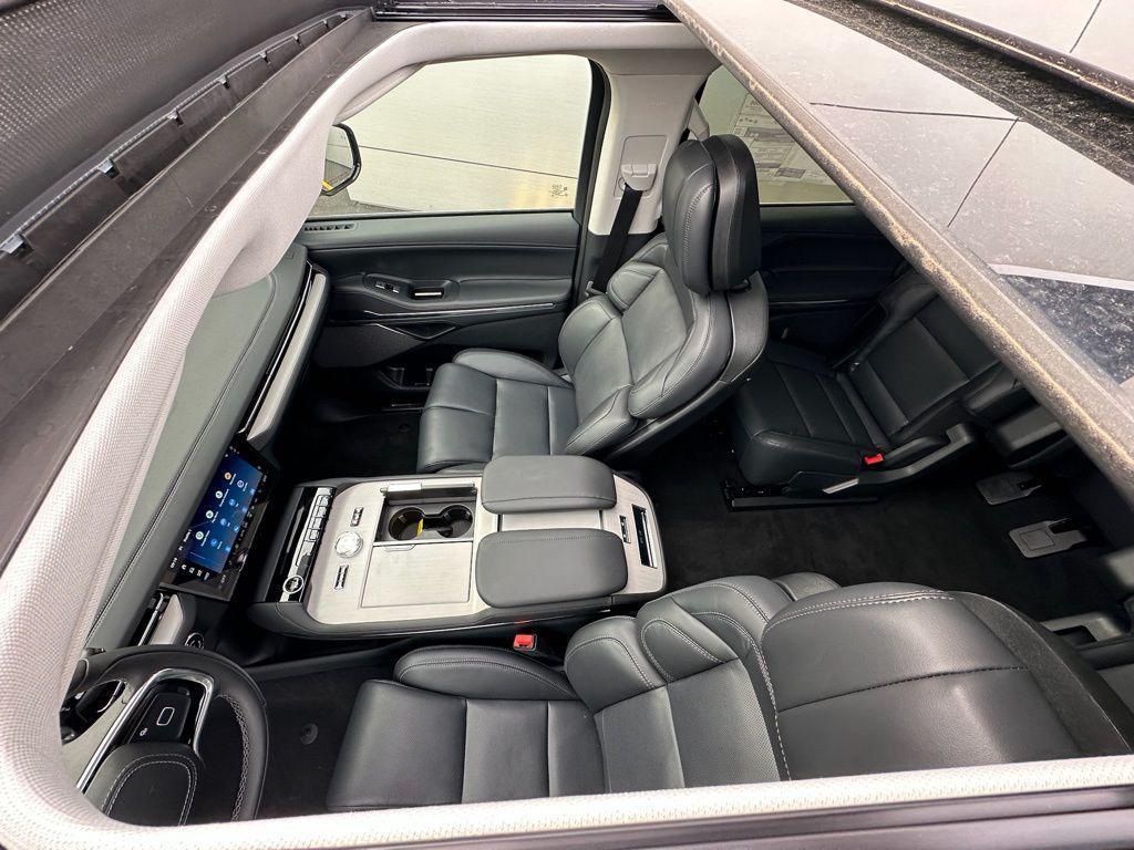 new 2025 Lincoln Navigator car, priced at $100,865