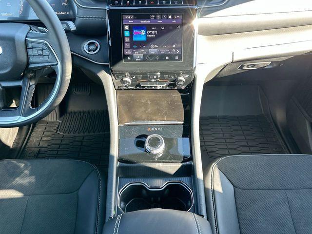 new 2025 Jeep Grand Cherokee car, priced at $42,631