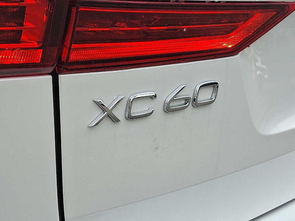 Crystal White Metallic 2024 Volvo XC60 B5 Core Dark Theme