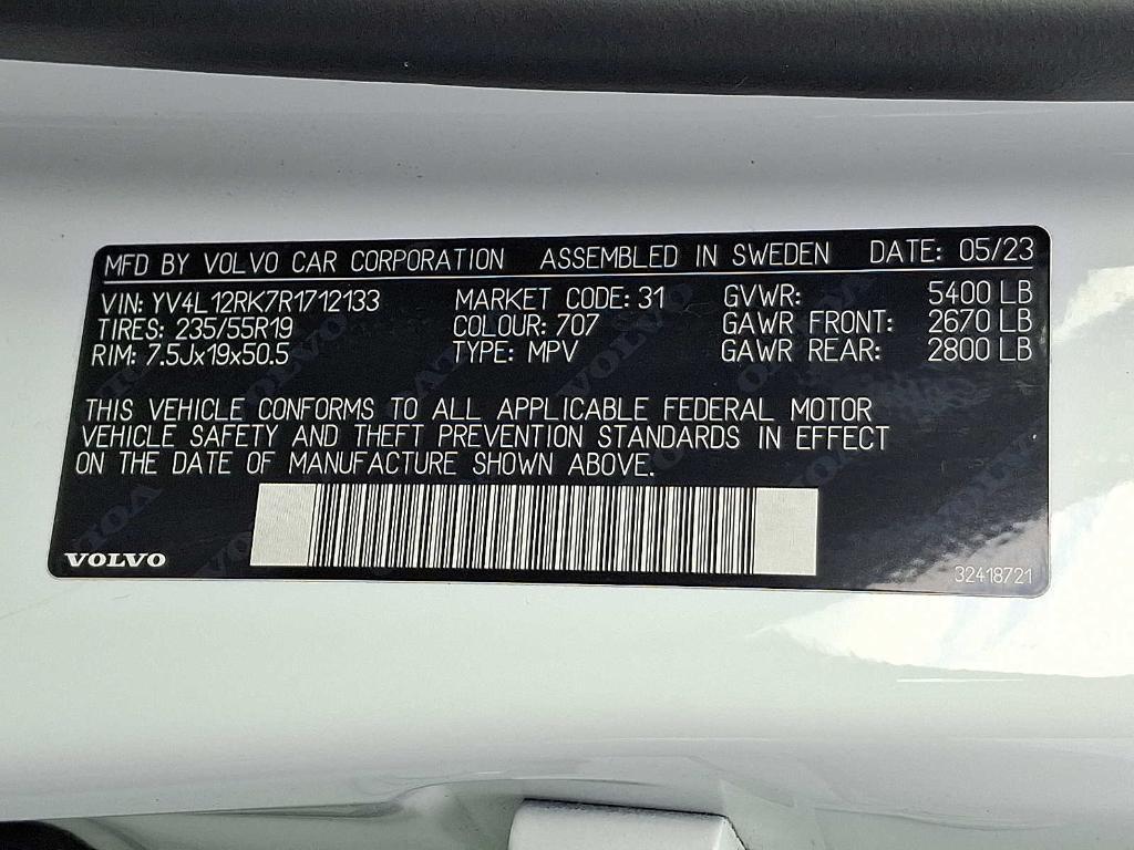 Crystal White Metallic 2024 Volvo XC60 B5 Core Dark Theme