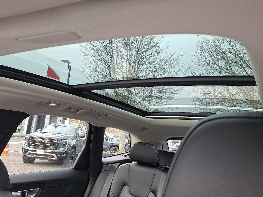 Crystal White Metallic 2024 Volvo XC60 B5 Core Dark Theme