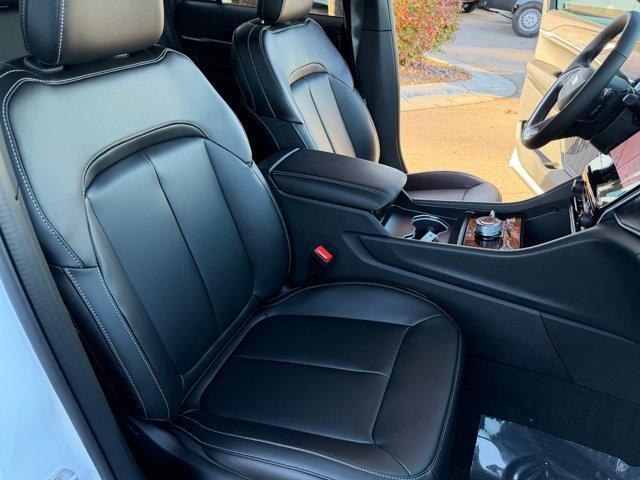 new 2025 Jeep Grand Cherokee car, priced at $42,901