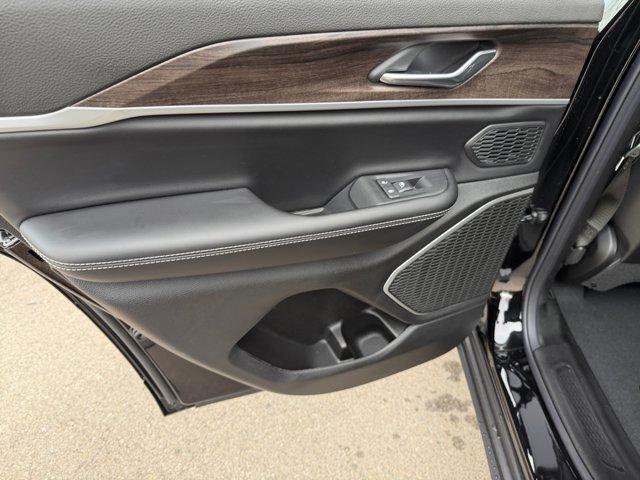 new 2025 Jeep Grand Cherokee car, priced at $46,841