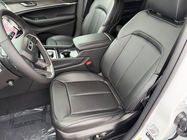 new 2025 Jeep Grand Cherokee car, priced at $48,769,796