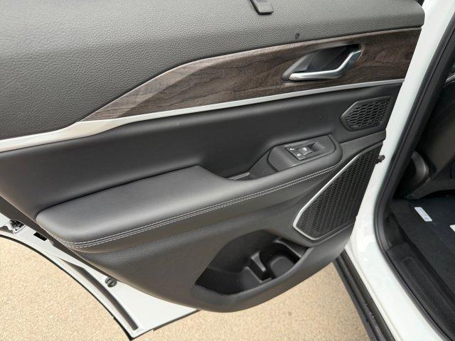 new 2025 Jeep Grand Cherokee car, priced at $48,769,796