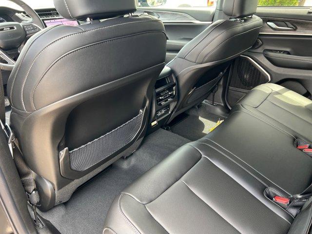 new 2025 Jeep Grand Cherokee car, priced at $48,772