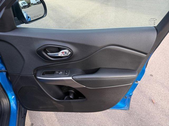 used 2022 Jeep Cherokee car, priced at $11,995