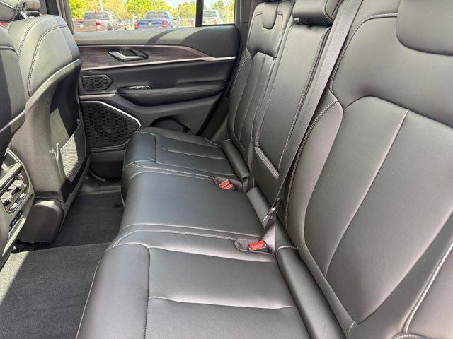 new 2026 Jeep Grand Cherokee car, priced at $43,183