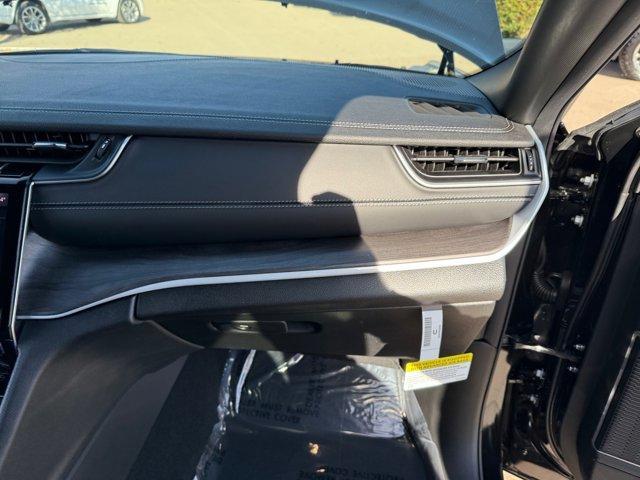 new 2025 Jeep Grand Cherokee car, priced at $41,441