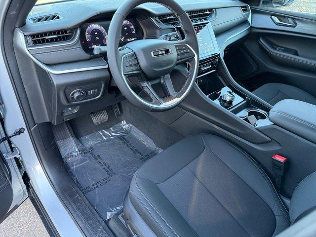 new 2025 Jeep Grand Cherokee car, priced at $35,656