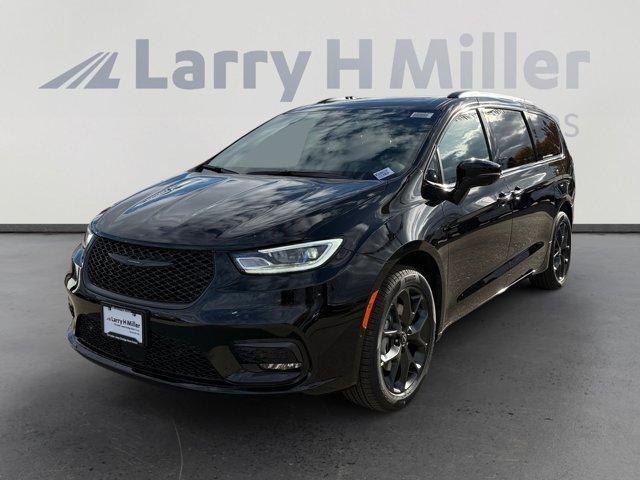 new 2026 Chrysler Pacifica car, priced at $52,740