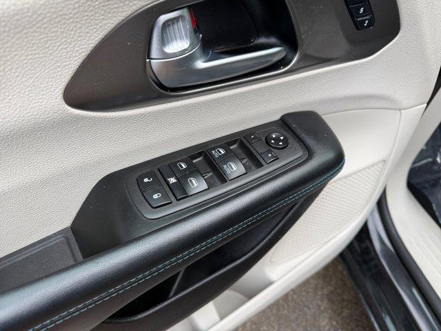 used 2021 Chrysler Pacifica car, priced at $19,310