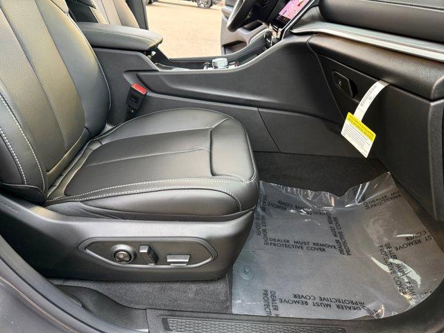 new 2025 Jeep Grand Cherokee car, priced at $48,841