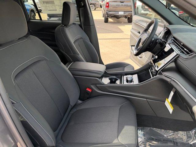 new 2025 Jeep Grand Cherokee car, priced at $37,805