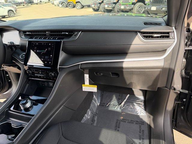 new 2025 Jeep Grand Cherokee car, priced at $37,805