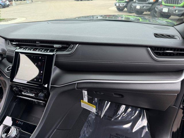 new 2025 Jeep Grand Cherokee car, priced at $39,628