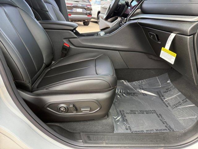 new 2025 Jeep Grand Cherokee car, priced at $41,441