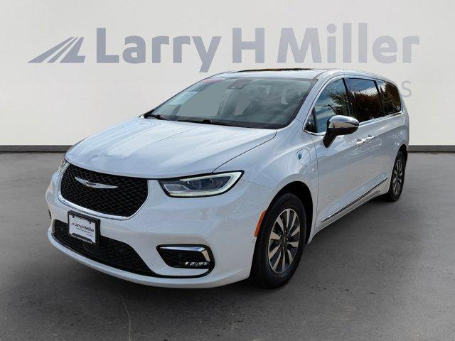 used 2023 Chrysler Pacifica Hybrid car, priced at $28,249