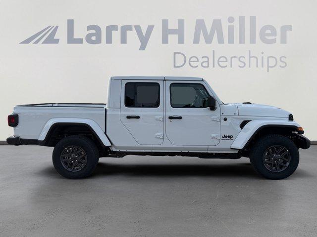 new 2026 Jeep Gladiator car, priced at $43,418