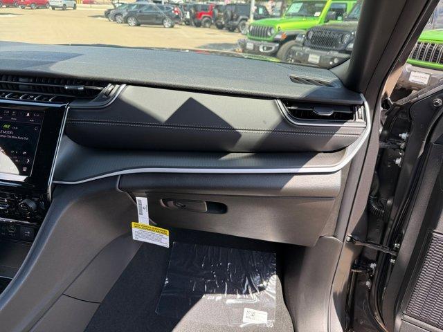 new 2025 Jeep Grand Cherokee car, priced at $39,628