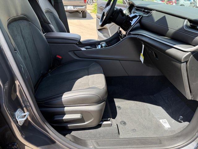 new 2025 Jeep Grand Cherokee car, priced at $39,628