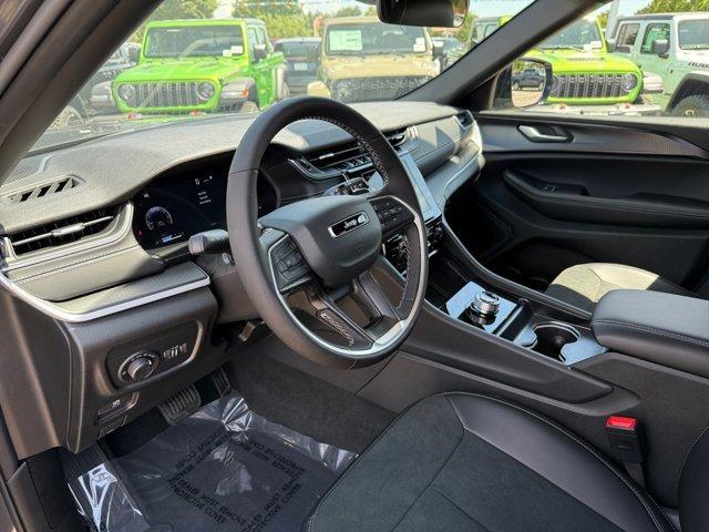 new 2025 Jeep Grand Cherokee car, priced at $39,628
