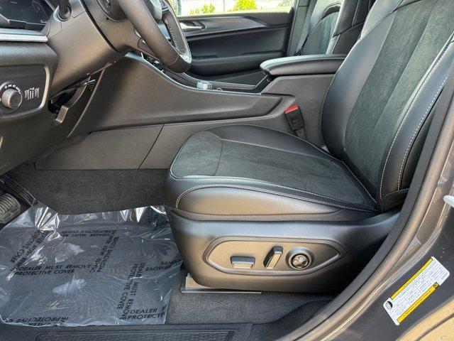 new 2025 Jeep Grand Cherokee car, priced at $39,628