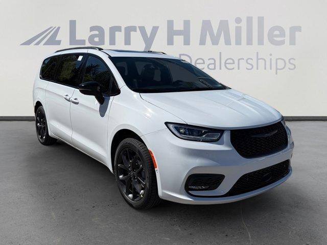 new 2026 Chrysler Pacifica car, priced at $55,781