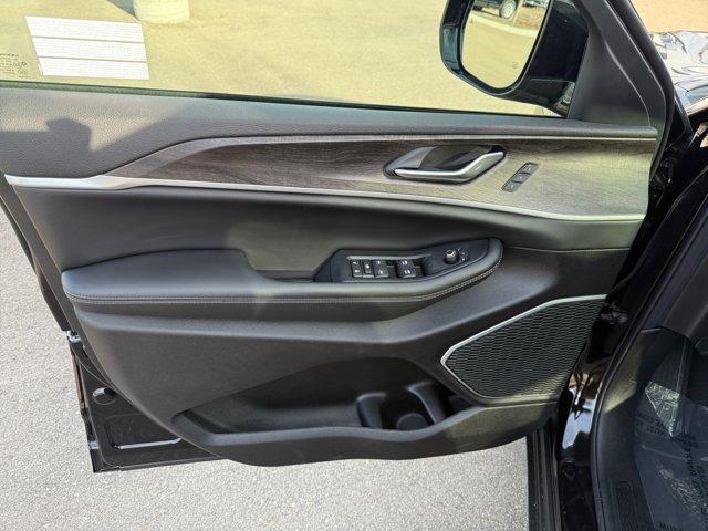 new 2025 Jeep Grand Cherokee car, priced at $53,955