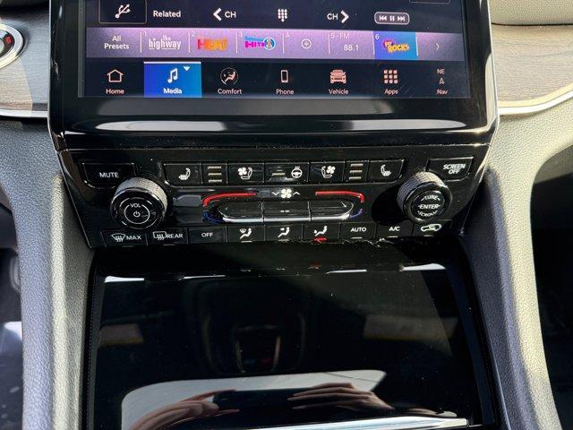 new 2025 Jeep Grand Cherokee car, priced at $53,955