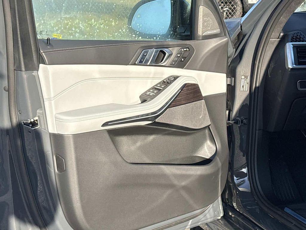 new 2026 BMW X7 car, priced at $104,835