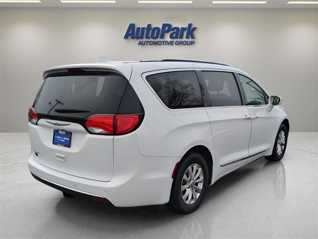 used 2018 Chrysler Pacifica car, priced at $14,995