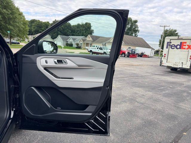 new 2025 Ford Explorer car, priced at $40,254