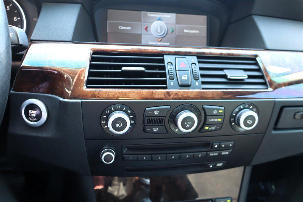 BMW 5 Series view 25