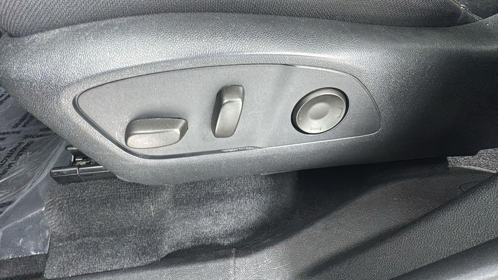 used 2024 Chevrolet Traverse car, priced at $34,995