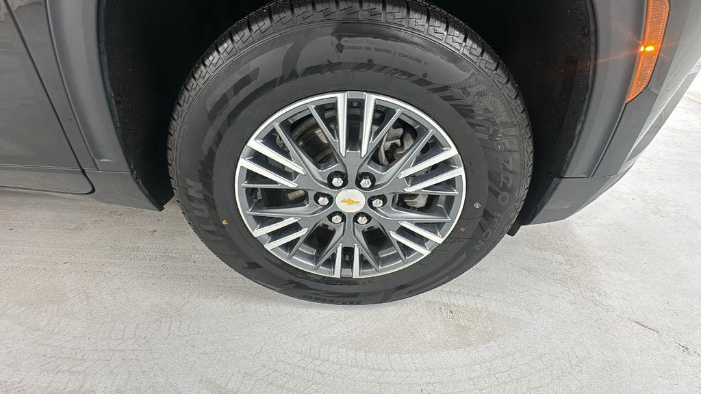 used 2024 Chevrolet Traverse car, priced at $34,995