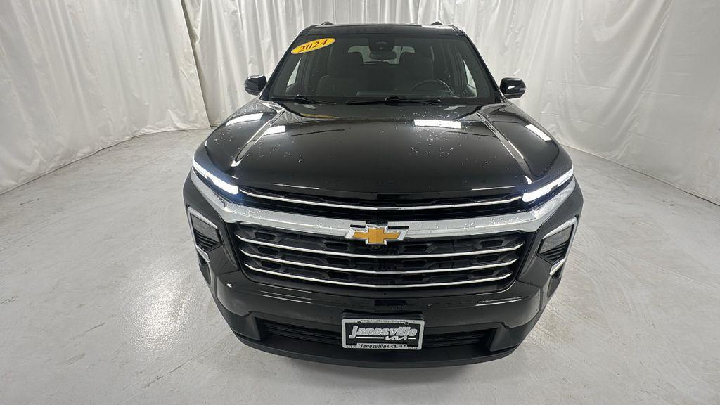 used 2024 Chevrolet Traverse car, priced at $34,995