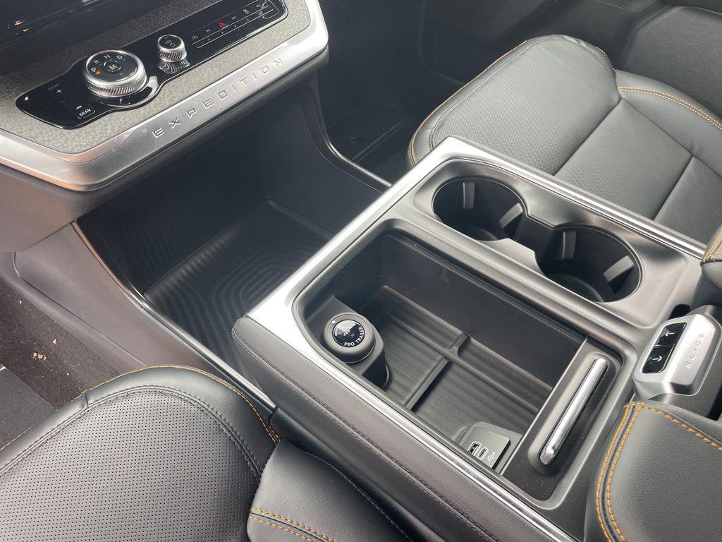 new 2026 Ford Expedition car, priced at $83,328