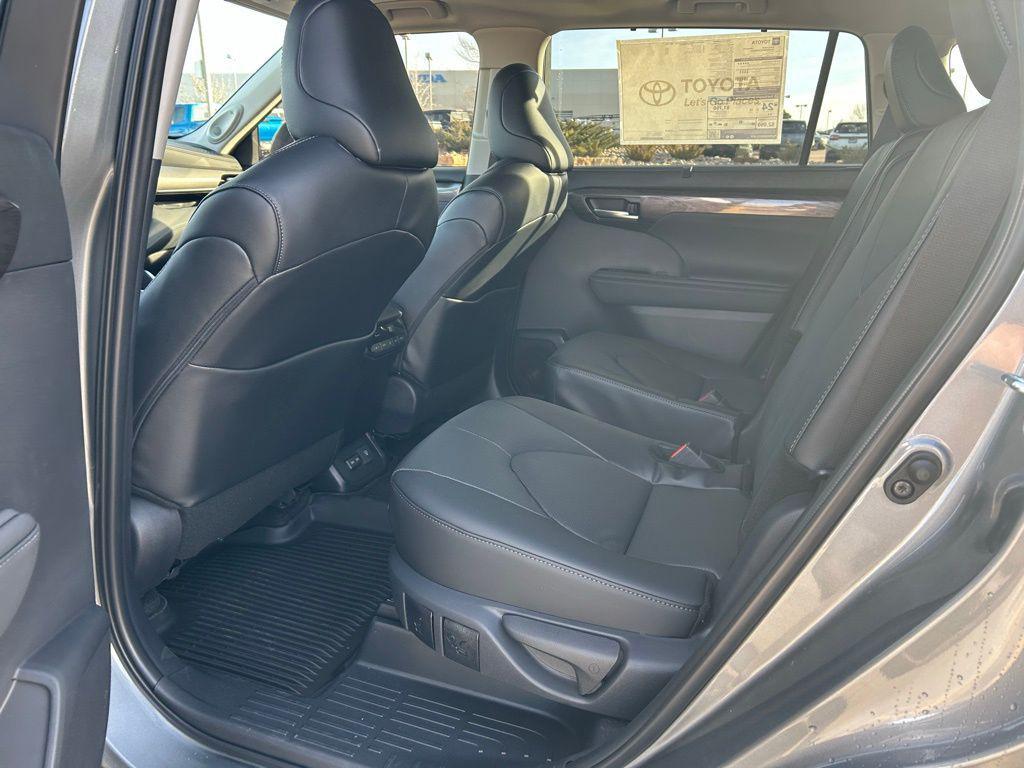 used 2026 Toyota Highlander car, priced at $53,363