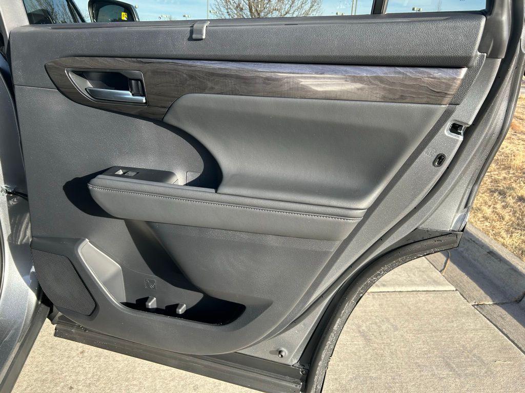 used 2026 Toyota Highlander car, priced at $53,363