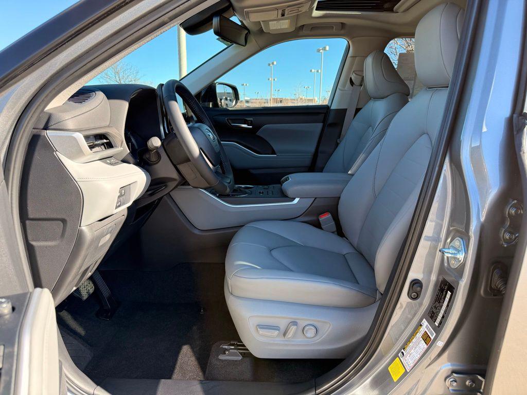 used 2026 Toyota Highlander car, priced at $52,189